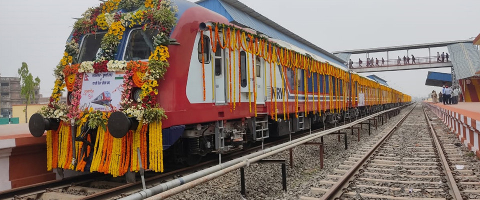रेल सेवा नियमित सञ्चालन सुरु भएसँगै स्थानीय उत्साहित, सबै सिट भरिभराउ