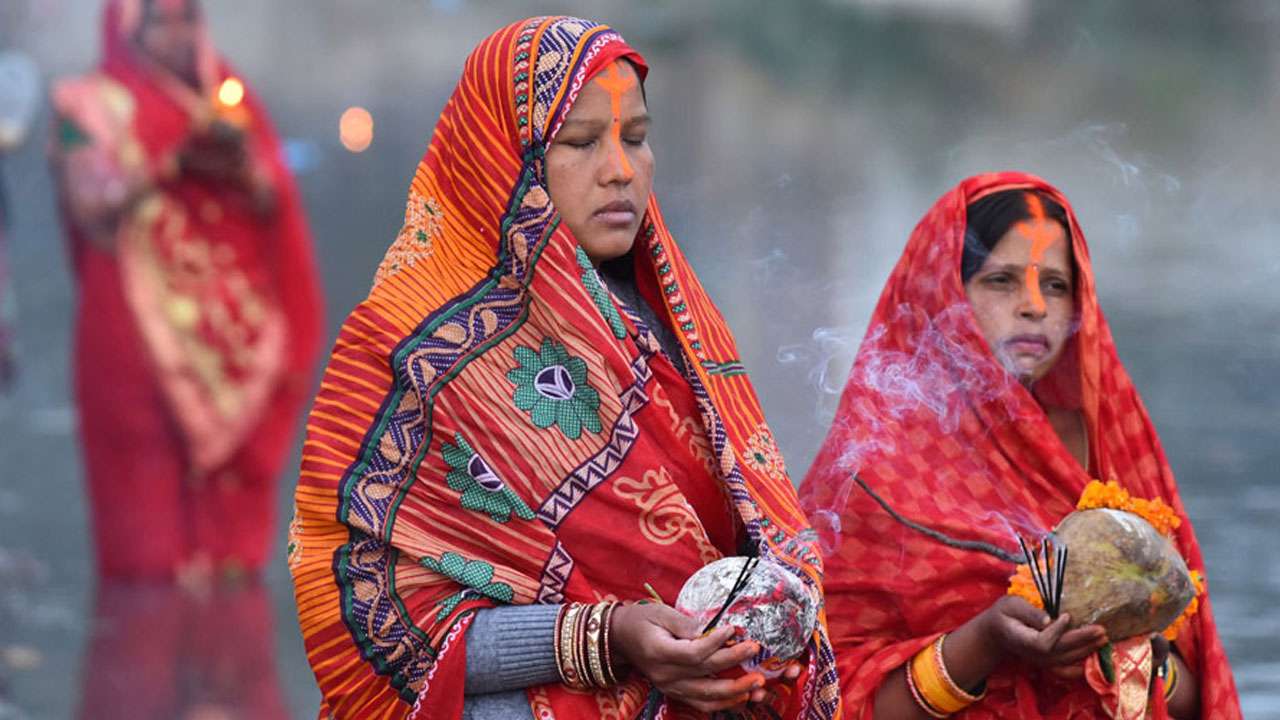 आज छठको मुख्य दिन, सूर्यको आराधना गरी मनाइँदै