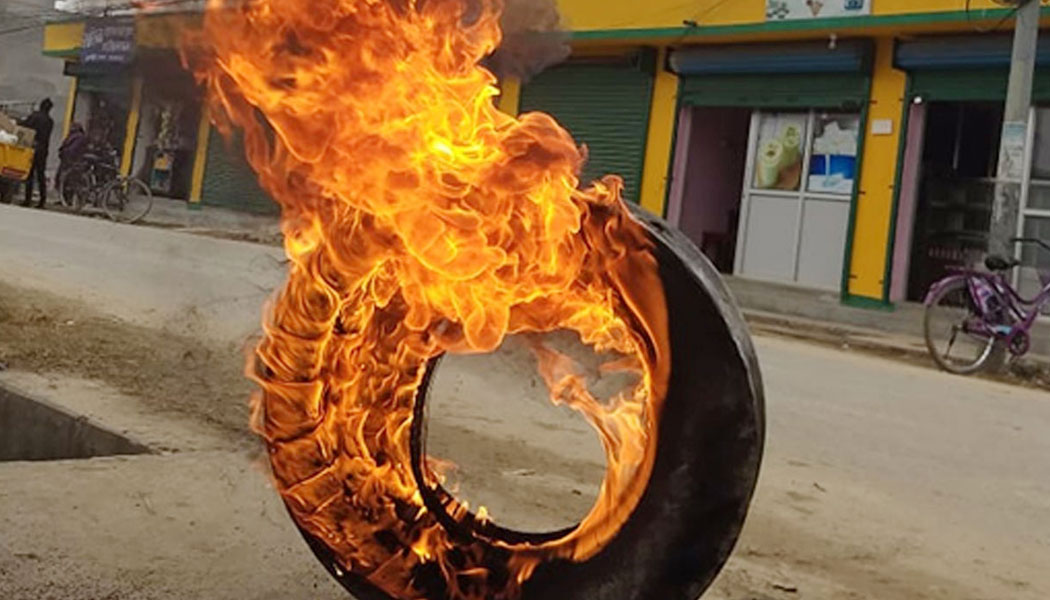 बालकको मृत्युपछि बिपी राजमार्ग अवरुद्ध
