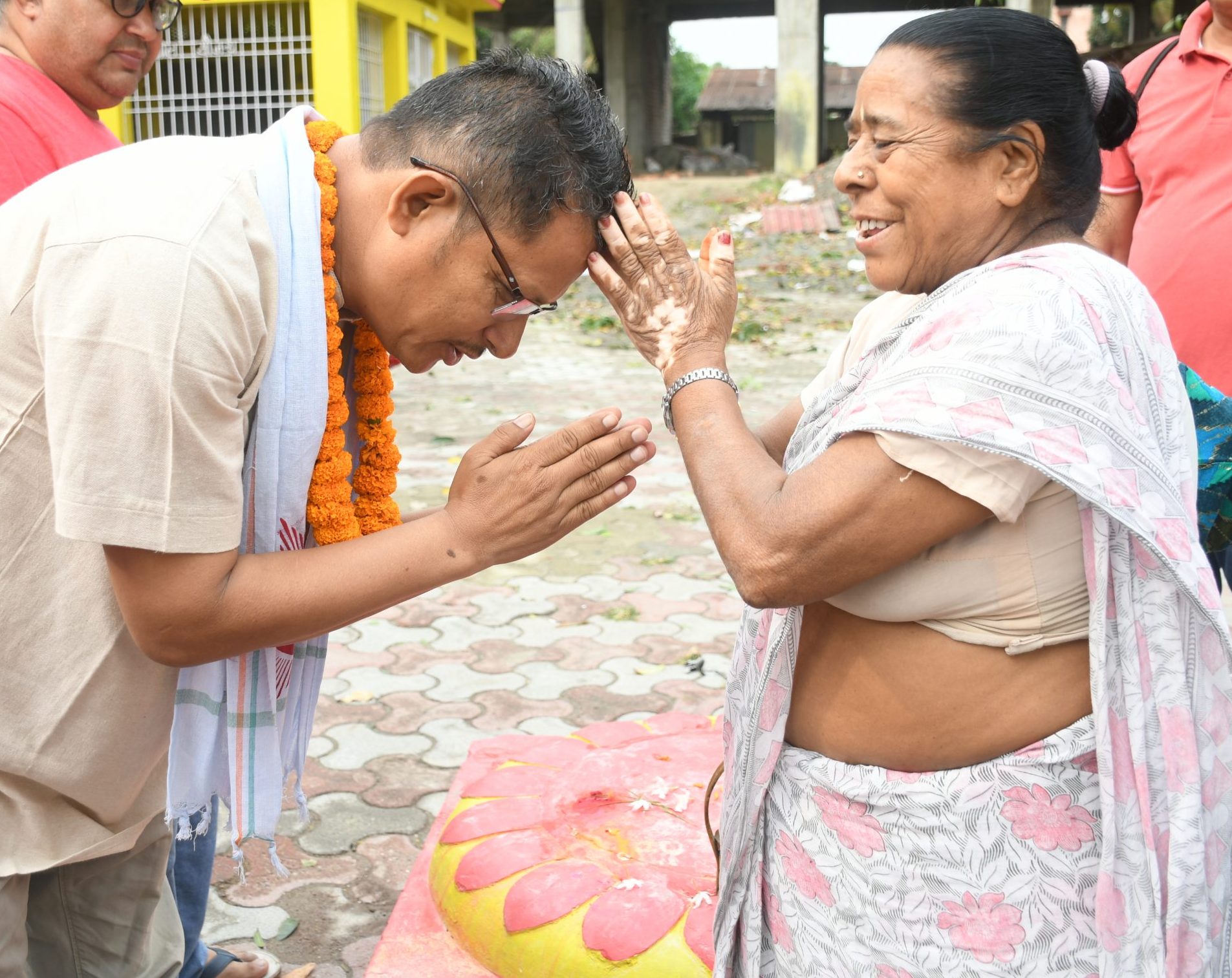 नागरिकमैत्री सेवा प्रवाह गर्ने सागर थापाको भनाई