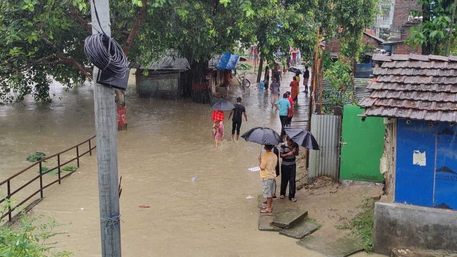 सिंघिया खोला विराटनगरका बस्तीमा पस्यो, २५ घर डुबानमा