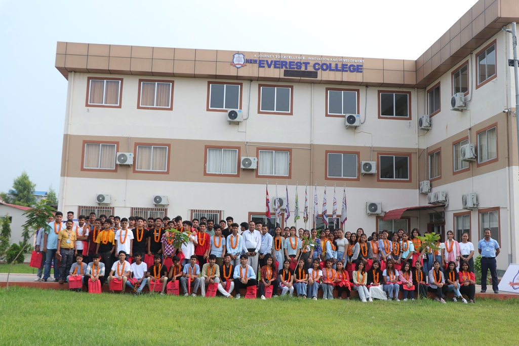 एसईई उत्तिर्ण विद्यार्थीलाई एभरेष्ट स्कुल विराटनगरले गर्‍यो अभिनन्दन