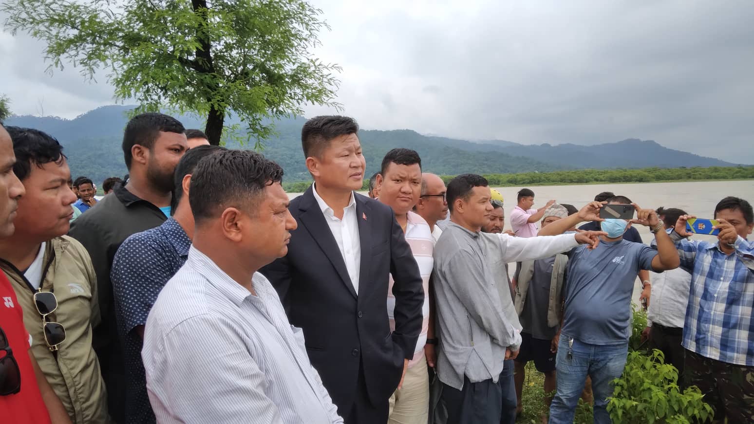पूर्व मुख्यमन्त्री शेरधन राईद्वारा सप्तकोसीको बाढी प्रभावित क्षेत्रको अवलोकन