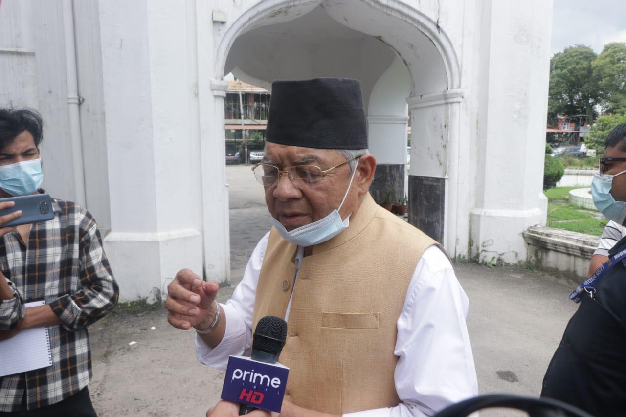 माओवादीकाे चुनाव चिन्हबारे बुझ्न निर्वाचन आयाेग पुगे वामदेव