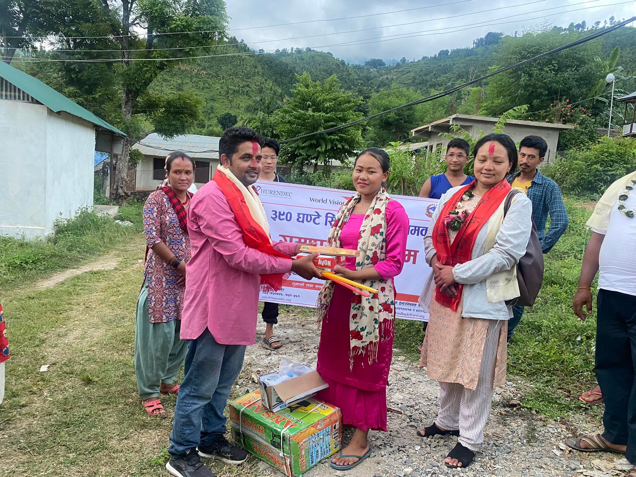 हुरेण्डेकद्वारा ताप्लीका १८ महिलालाई सिलाई कटाई मेसिन वितरण