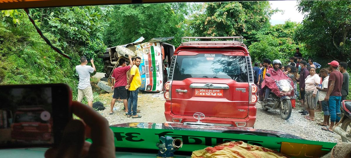 उदयपुरको कटारीमा बस दुर्घटना हुँदा १२ जना घाइते
