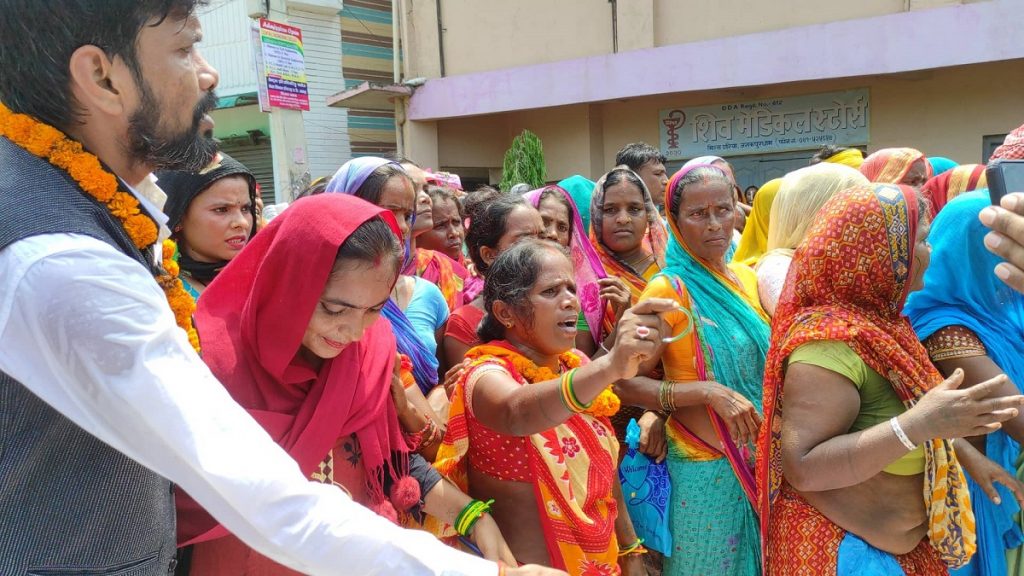 मुख्यमन्त्रीलाई सारी चुरा उपहार