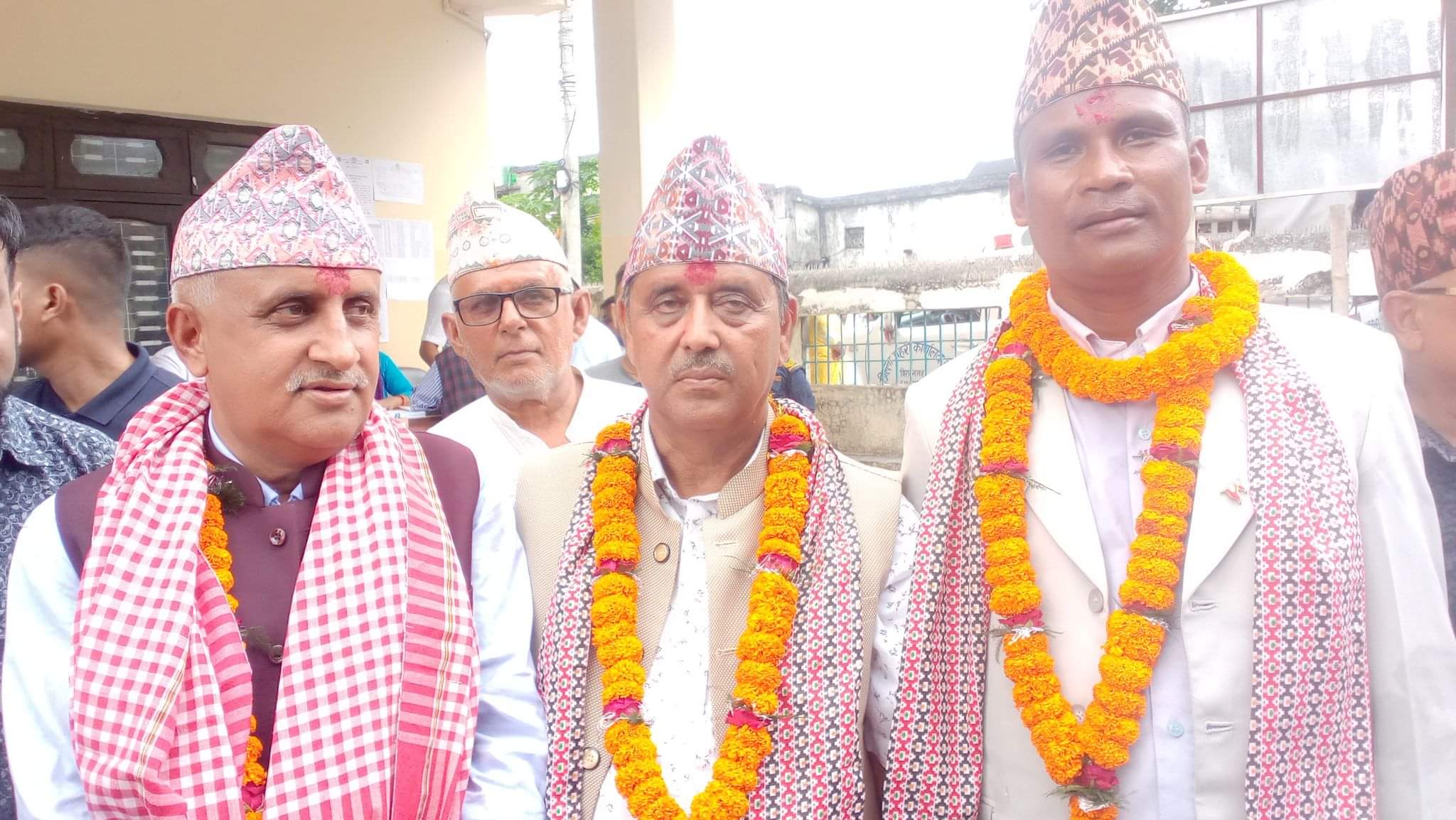 मोरङ-४ मा एमालेका विनोद ढकालले गराए उम्मेदवारी दर्ता