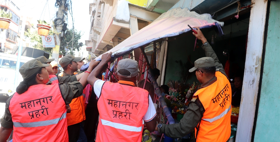 विराटनगरमा कार्यवाहक मेयर साहको नेतृत्वमा फुटपाथ नियन्त्रण अभियान