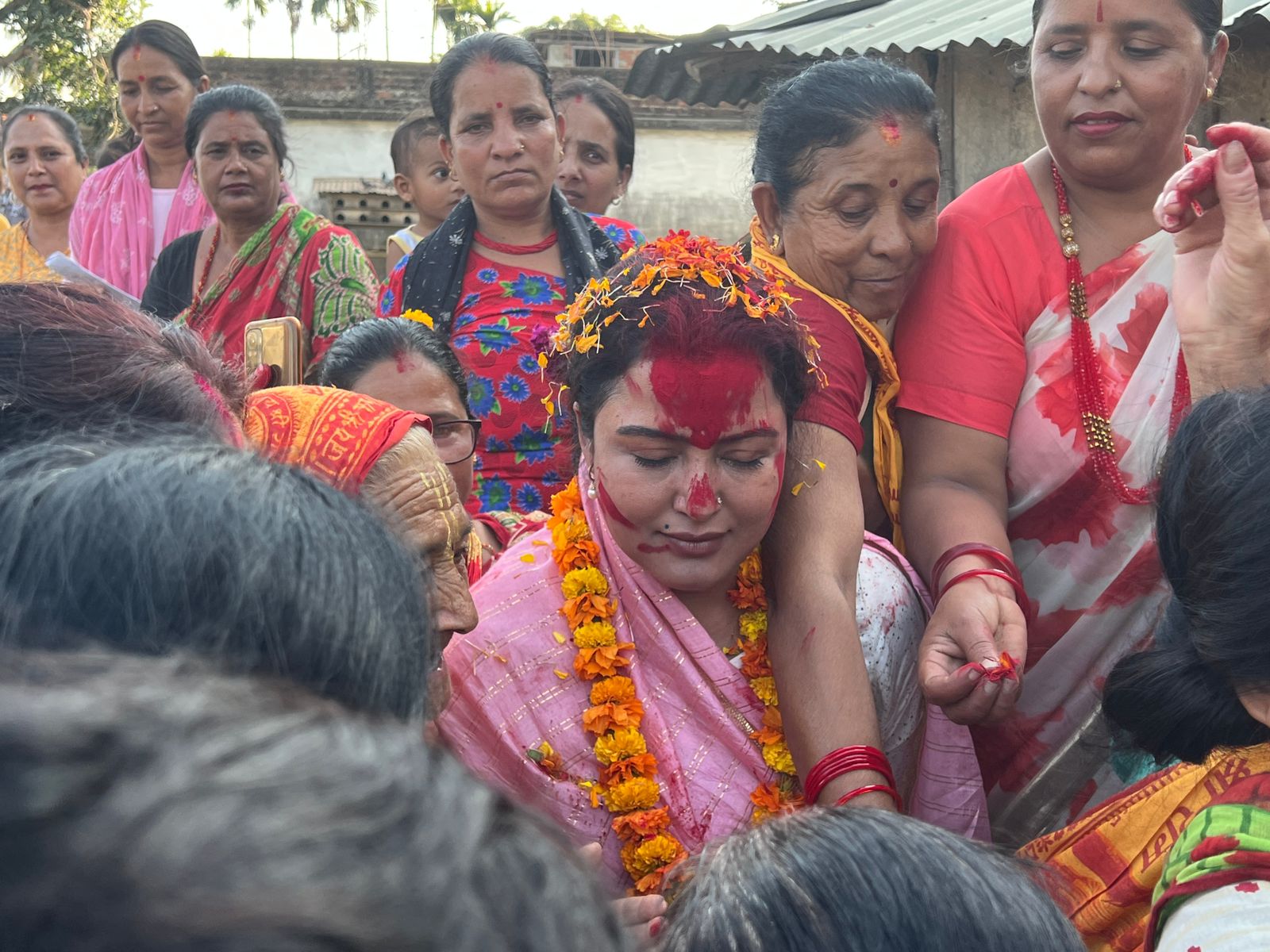 पहिलो पटक महिला उम्मेदवार पाएको भन्दै मोरङ ३ का महिला उत्साहित, रेखालाई भव्य स्वागत