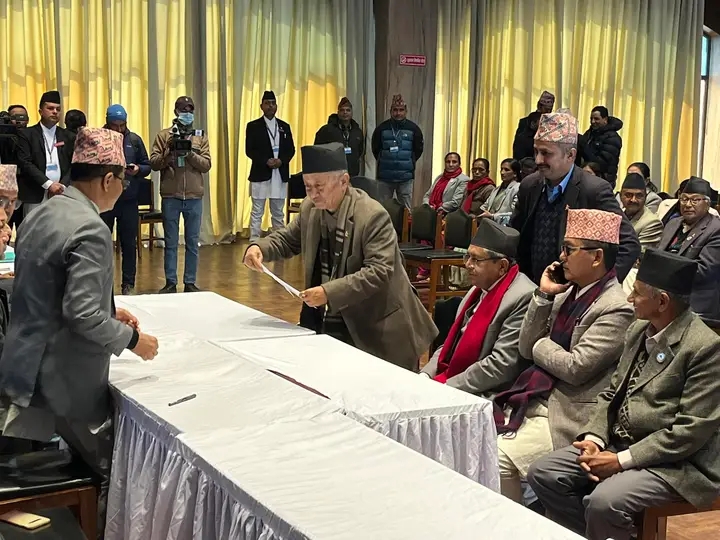 एमालेका देवराज घिमिरेद्वारा सभामुखमा उम्मेदवारी दर्ता