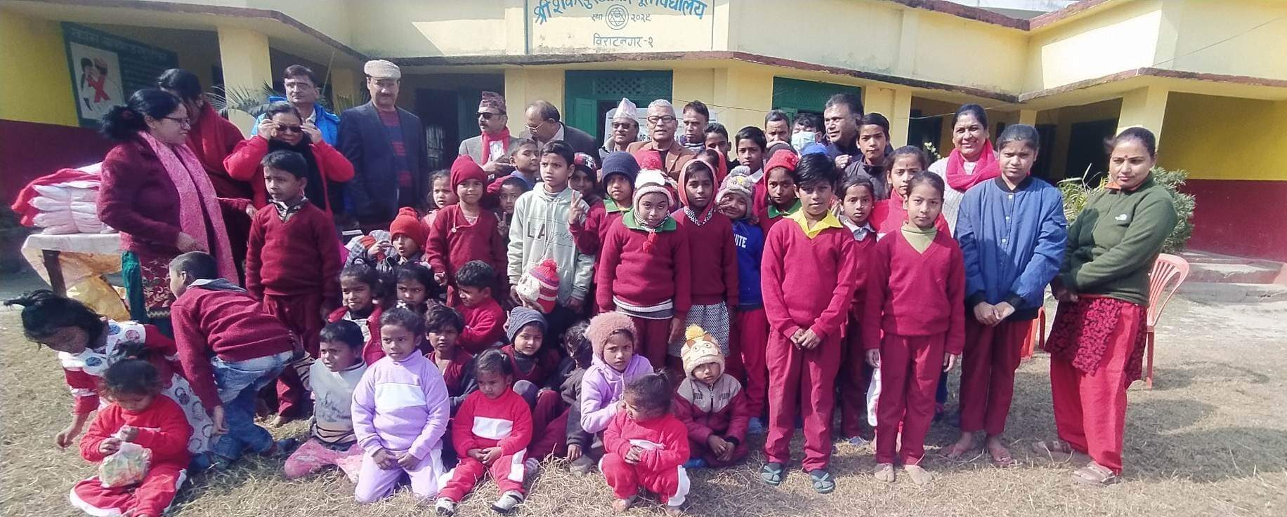 विराटनगरको शंकरपुर आधारभूत विद्यालयका विद्यार्थीलाई न्यानो कपडा वितरण