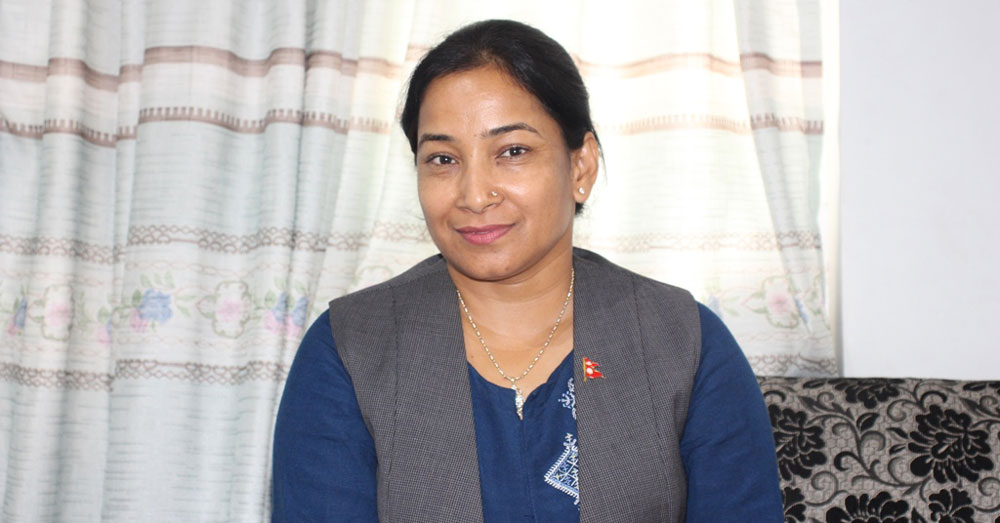 रेनु दाहाल भन्छिन् : धुर्मुस सुन्तली फाउन्डेसनले ऋण तिर्न नसक्दा रङ्गशालाको काम अघि बढेन