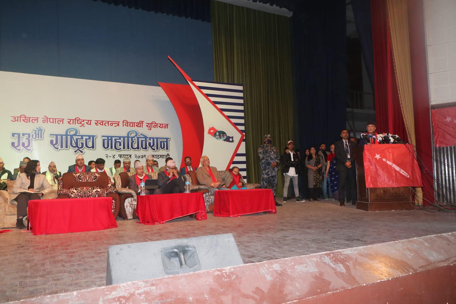अखिलको नयाँ नेतृत्वका लागि ८ बजेवाट मतदान, अध्यक्षमा तीन जनाकाे उम्मेदवारी