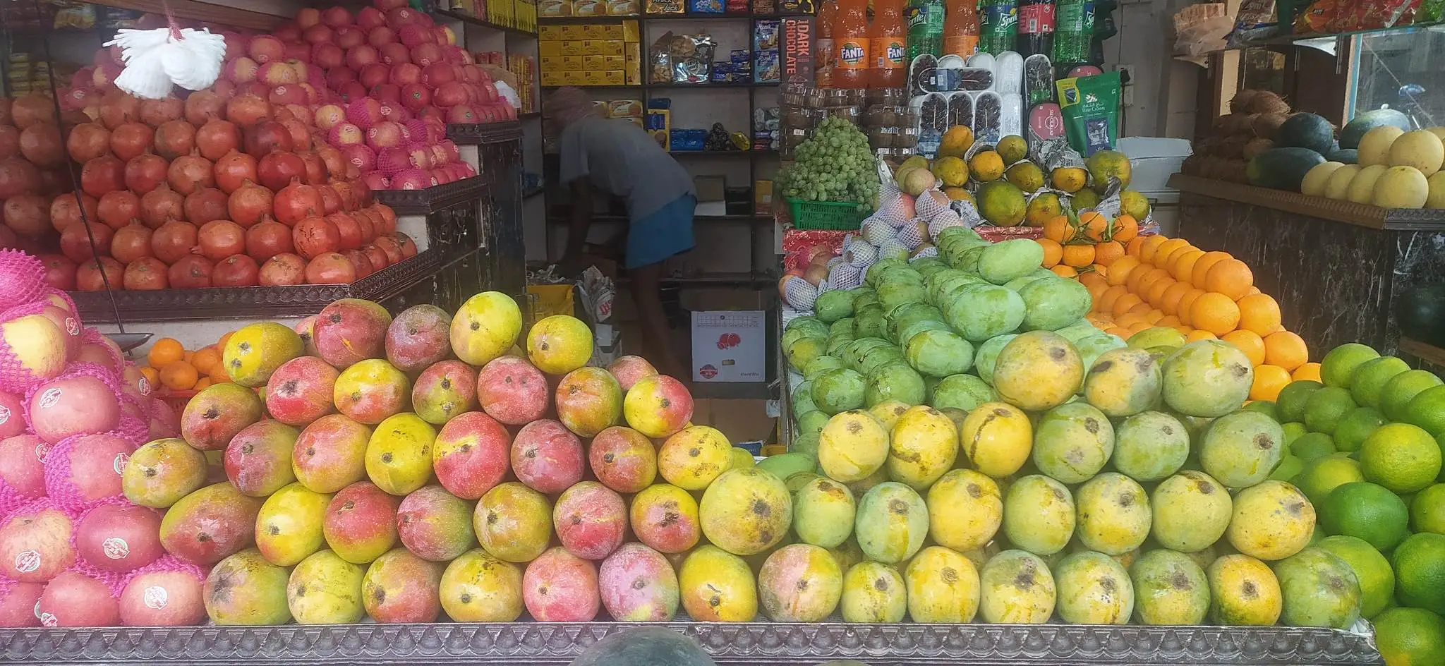 विराटनगरमा विषादी प्रयोग गरिएका आँप छ्यापछ्याप्ती