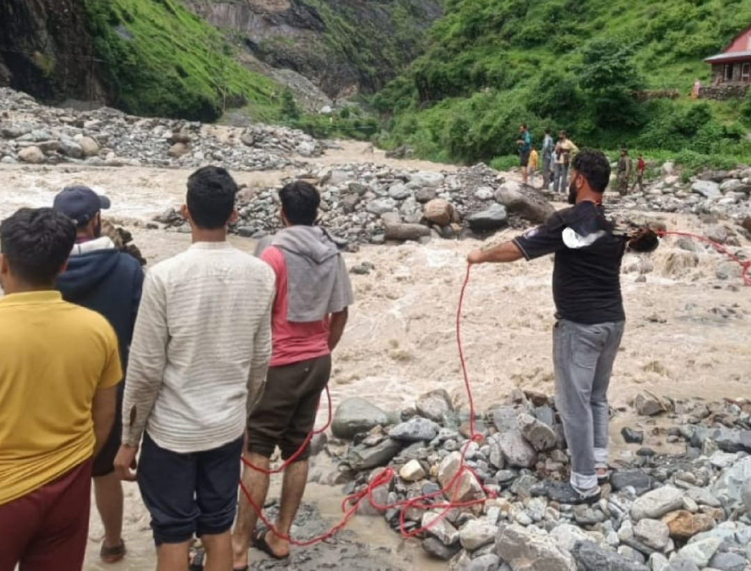जम्मु-कश्मिरमा बाढीमा बगेर दुई भारतीय सैनिकको मृत्यु