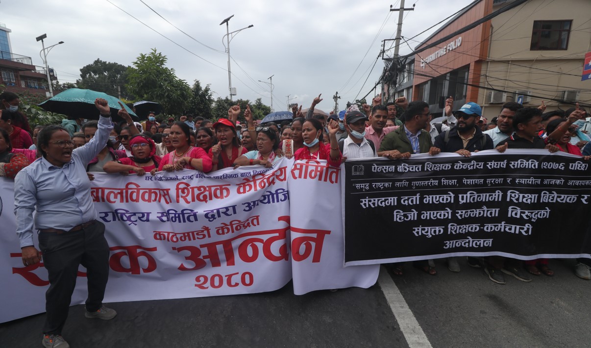 राहत शिक्षक अझै सडक आन्दोलन अझै जारी