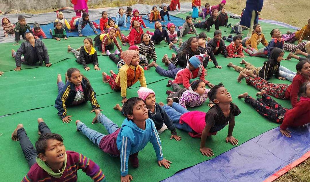 विराटनगर-८ का सामुदायिक विद्यालयमा योग कार्यक्रम