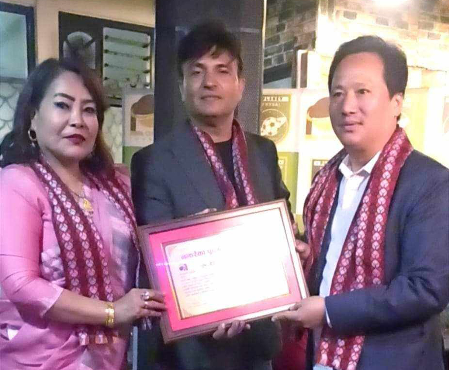 पूर्वसांसद राईलाई नझरेका फूलहरुको सम्मान