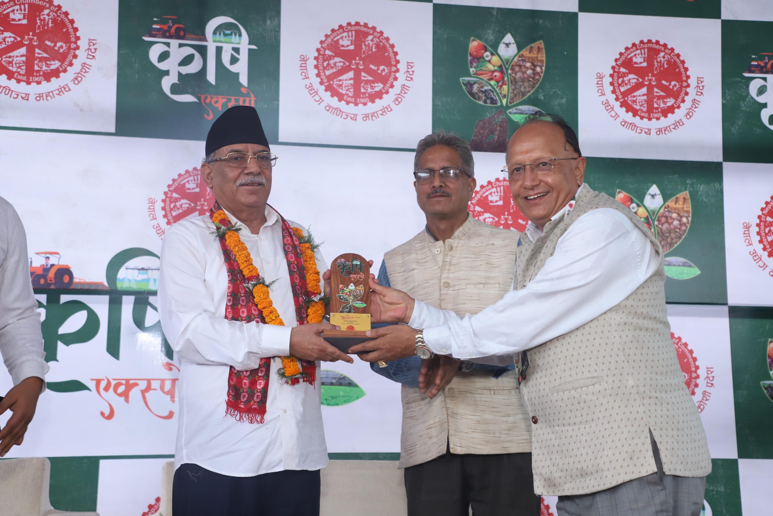 कृषिको प्रर्वद्धनबाट नै देशको विकास हुन्छ : प्रचण्ड