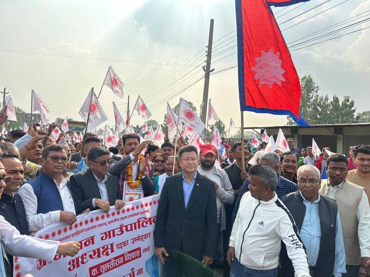 ग्रामथानमा उम्मेदवारी दर्ता गराउनेको लर्काे (फोटो फिचर )