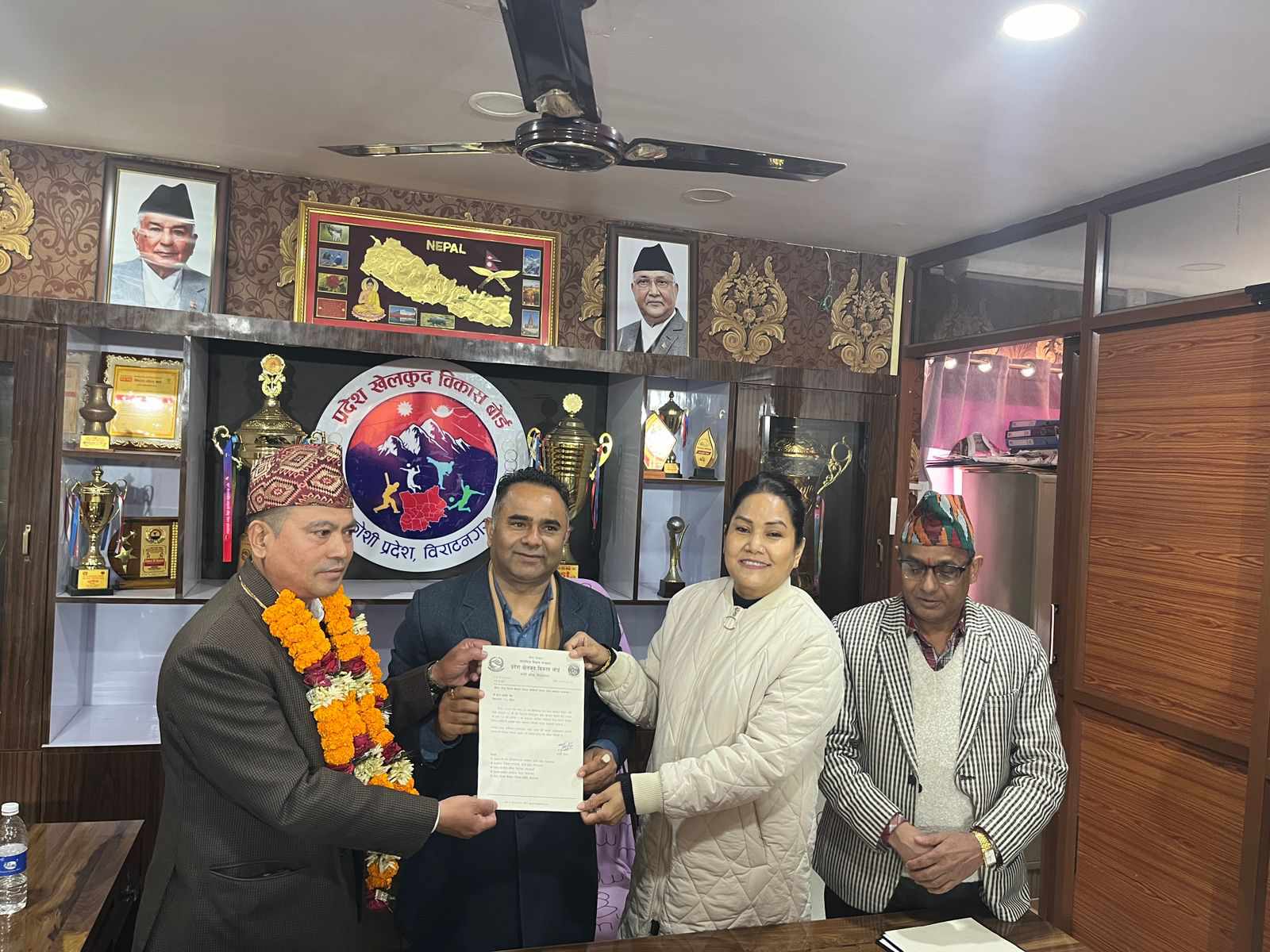 जिल्ला खेलकुद विकास समितिको अध्यक्षमा मनोनित श्रेष्ठले लिए सपथ