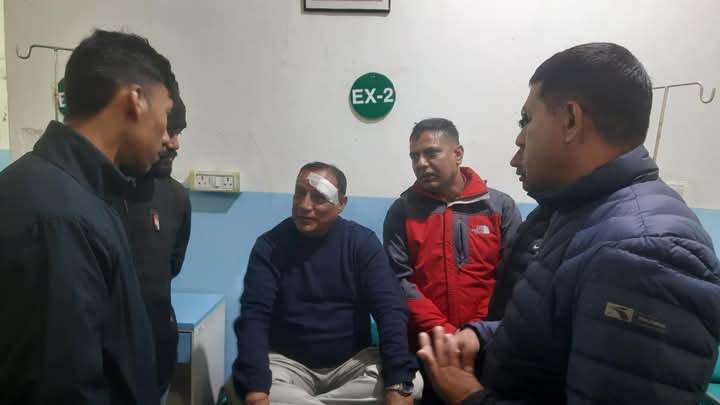 ओभरटेकमा विवाद : झापामा पूर्वमुख्यमन्त्री थापामाथि हातपात