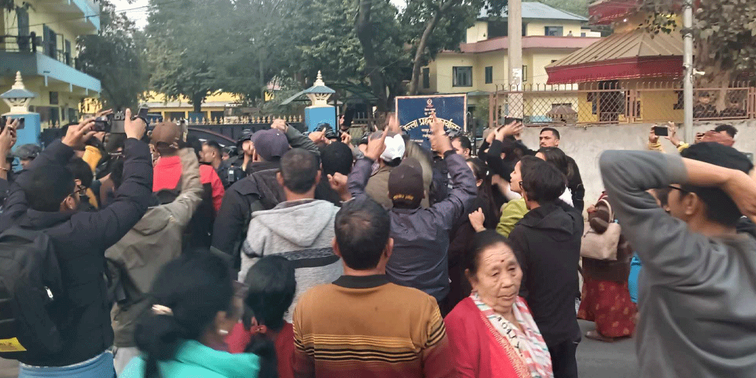 रविलाई हिरासतमा पठाएपछि समर्थकले गरे प्रदर्शन