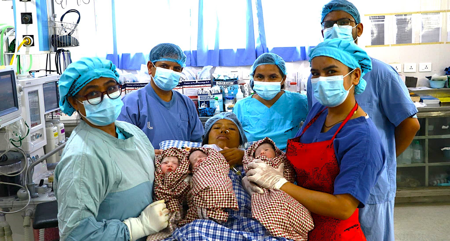 मोलुङमा तिम्ल्याहा शिशु जन्माएकी आमालाई ५० हजार रुपैयाँ आर्थिक सहायता