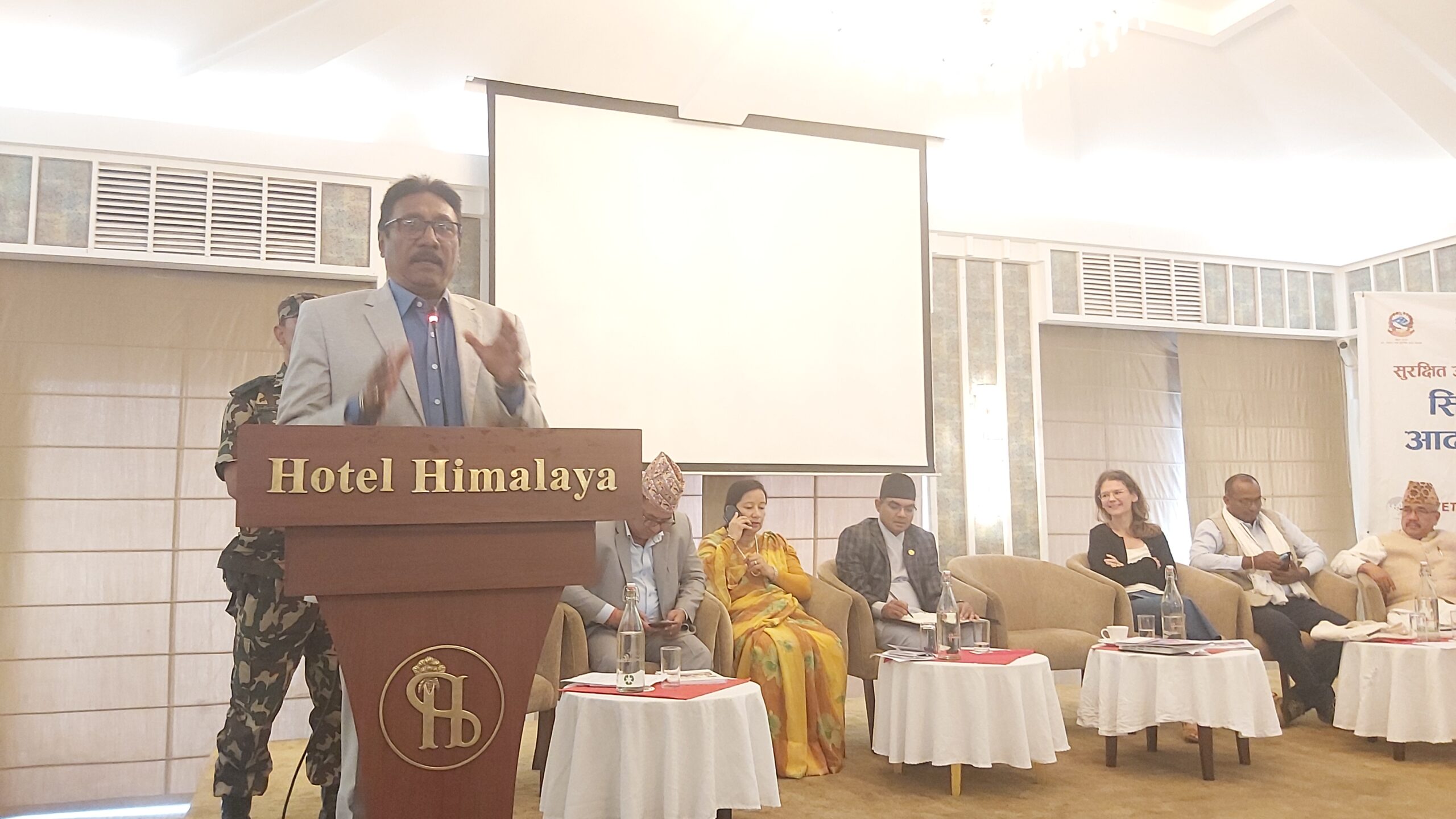 वैदेशिक रोजगारीमा ठगी रोक्न ऐन संशोधन गर्ने तयारी – श्रममन्त्री भण्डारी