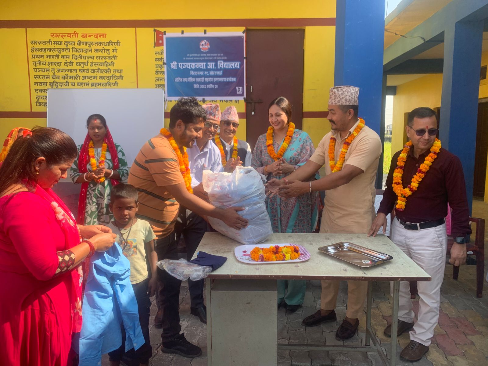 पञ्चकन्या आधारभूत विद्यालयलाई मनोज विक्रम शाह र यति ब्रुअरीको सहयोग